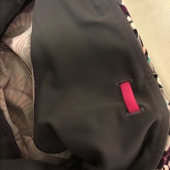 Victoria Secret VSX Sport capri Leggings - Picture 4 of 6